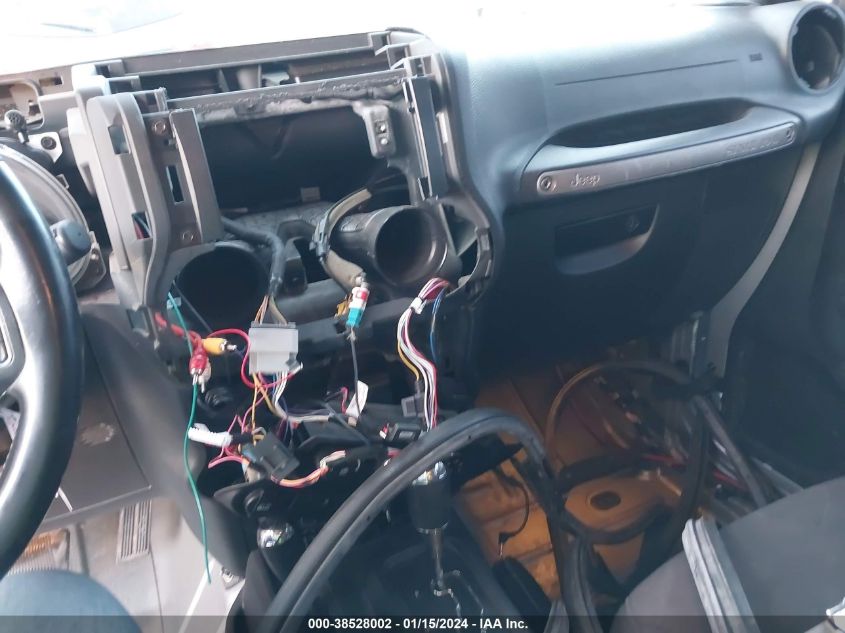 2015 JEEP WRANGLER UNLIMITED SPORT - 1C4BJWDG3FL640582