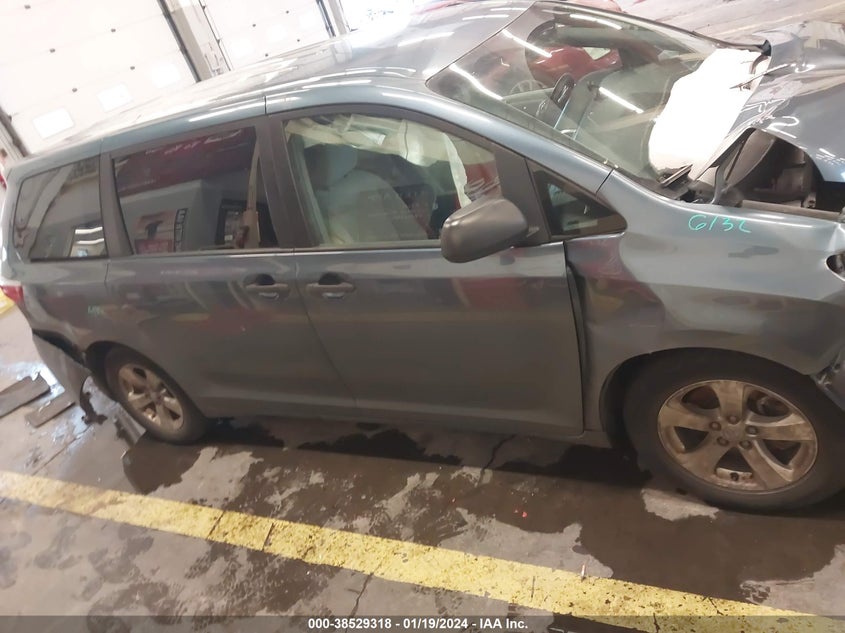 VIN 5TDZZ3DC4HS837751 2017 TOYOTA SIENNA