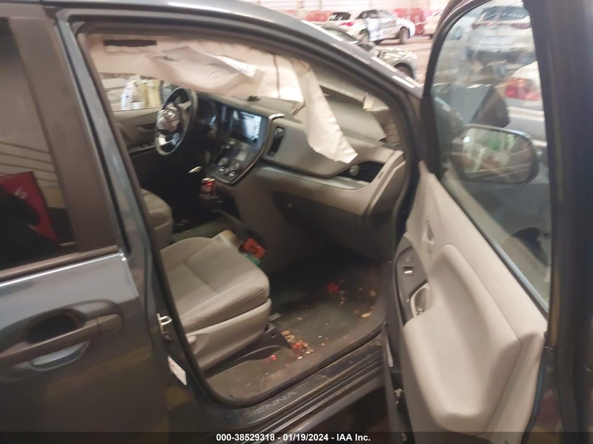 VIN 5TDZZ3DC4HS837751 2017 TOYOTA SIENNA