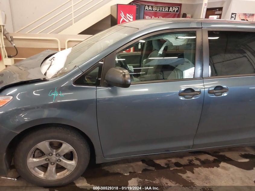 VIN 5TDZZ3DC4HS837751 2017 TOYOTA SIENNA