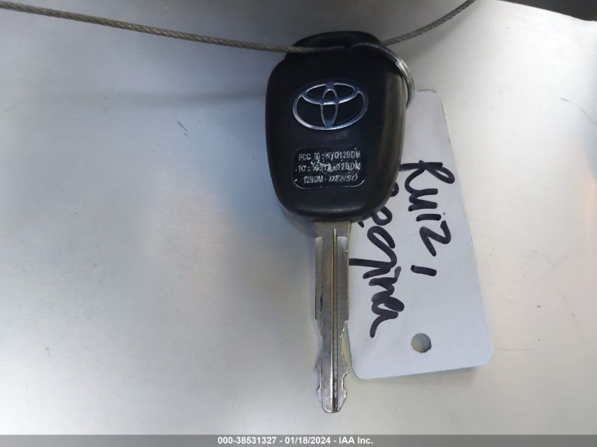 2014 TOYOTA RAV4 XLE - JTMWFREV3EJ008662