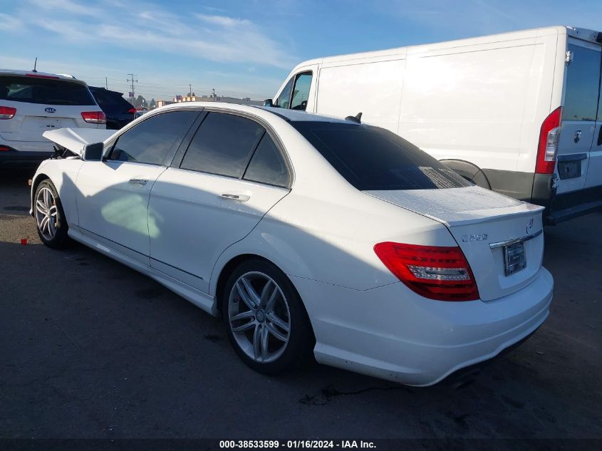 2014 MERCEDES-BENZ C 250 LUXURY/SPORT - WDDGF4HB5EA949352
