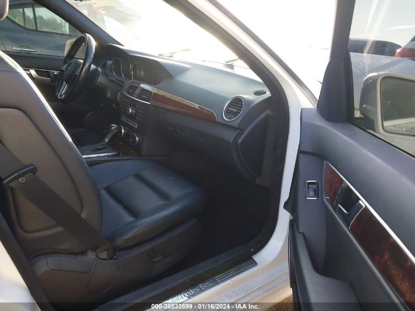 2014 MERCEDES-BENZ C 250 LUXURY/SPORT - WDDGF4HB5EA949352