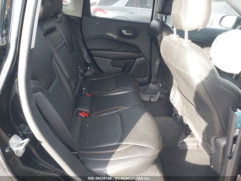 VIN 3C4NJDCB1JT437114 2018 JEEP COMPASS LIMITED 4X4