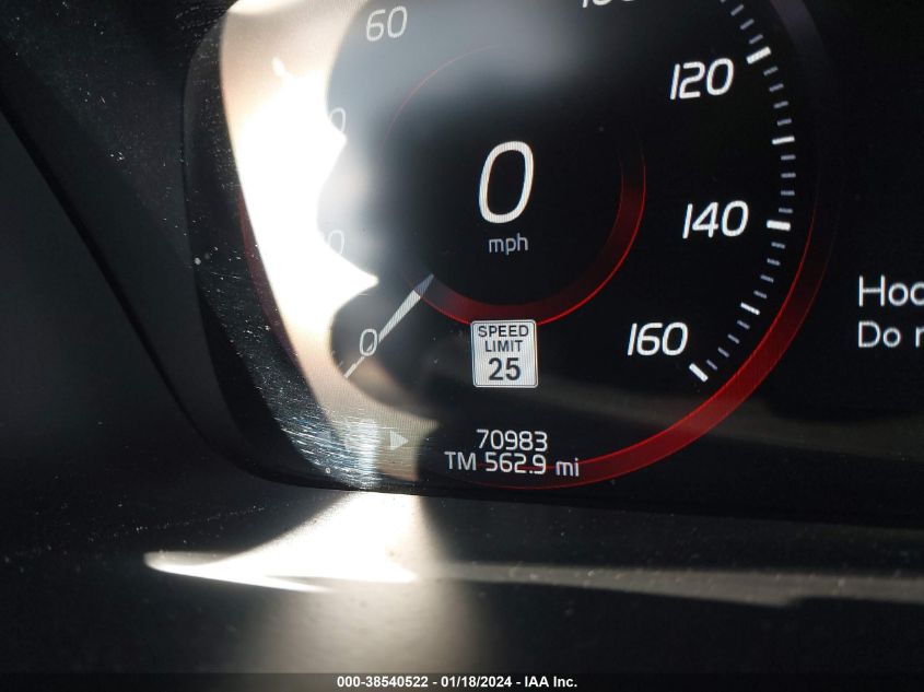 2019 VOLVO XC90 T5 R-DESIGN - YV4102PM7K1501535