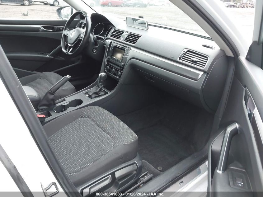 2016 VOLKSWAGEN PASSAT 1.8T R-LINE - 1VWAS7A31GC065090