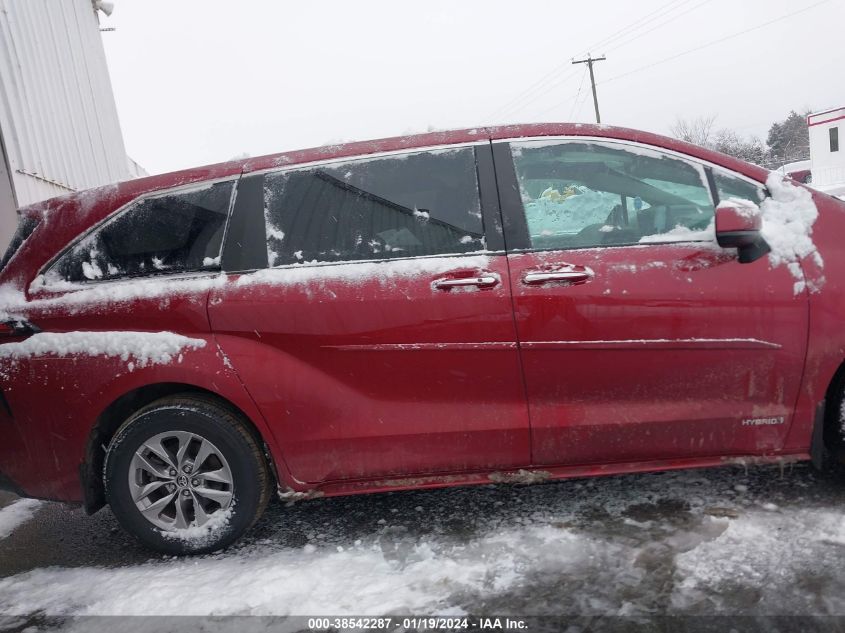 2021 TOYOTA SIENNA XLE - 5TDYRKEC6MS023390