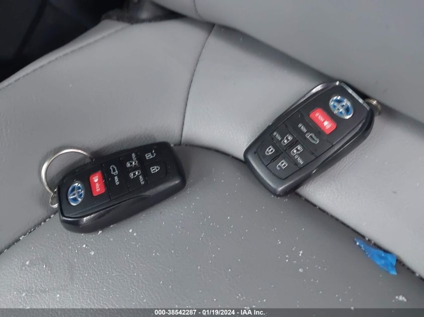 2021 TOYOTA SIENNA XLE - 5TDYRKEC6MS023390
