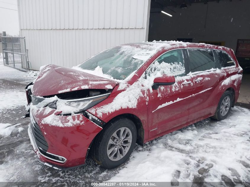 2021 TOYOTA SIENNA XLE - 5TDYRKEC6MS023390
