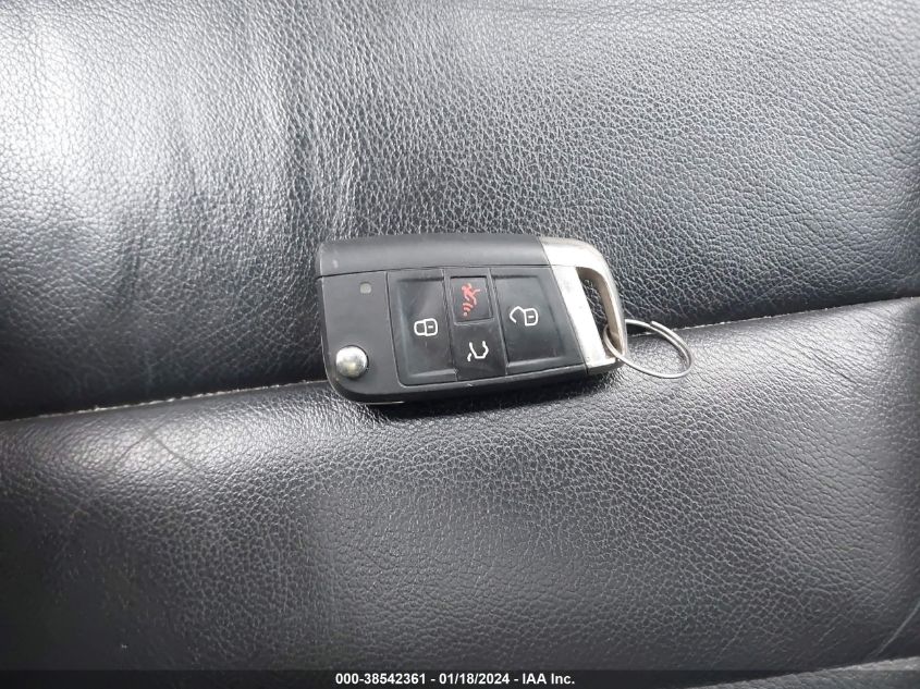 2015 VOLKSWAGEN GOLF GTI 2.0T SE 4-DOOR - 3VW4T7AU5FM028690