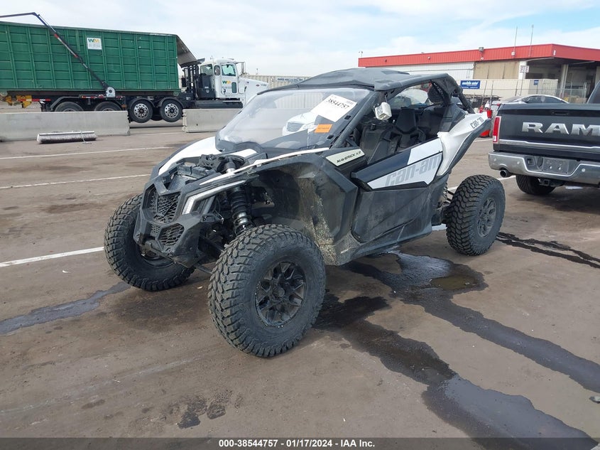 VIN 3JBVGAY41JK000584 2018 CAN-AM MAVERICK X3 TURBO