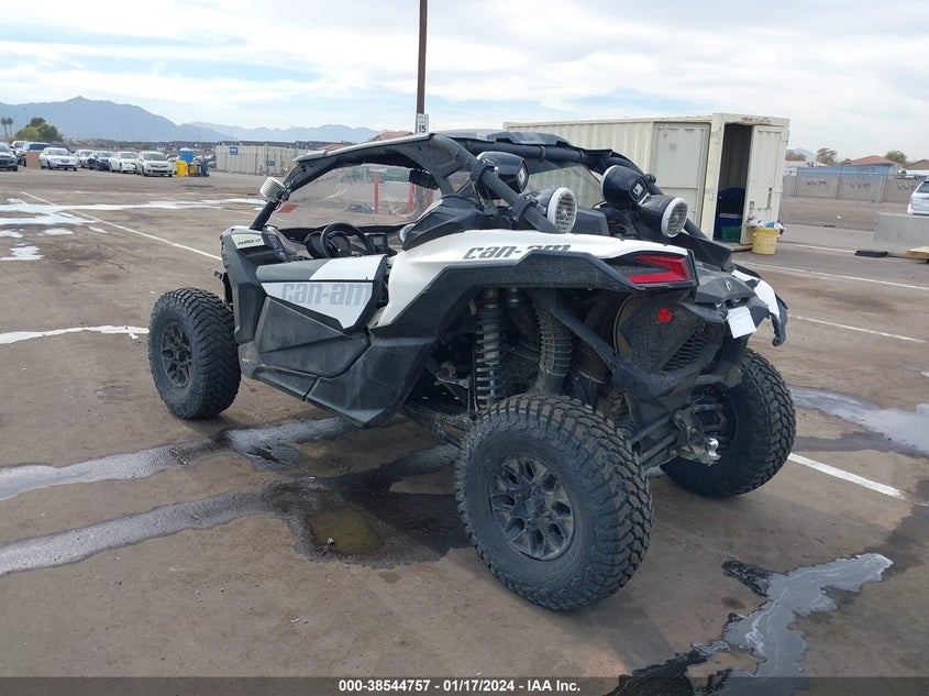 VIN 3JBVGAY41JK000584 2018 CAN-AM MAVERICK X3 TURBO