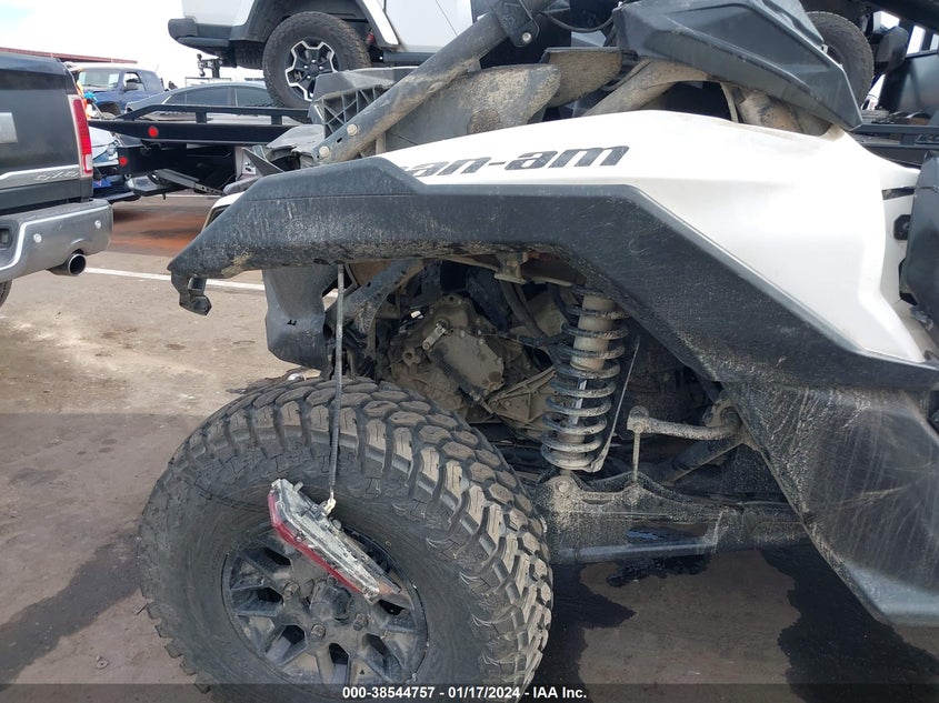 VIN 3JBVGAY41JK000584 2018 CAN-AM MAVERICK X3 TURBO