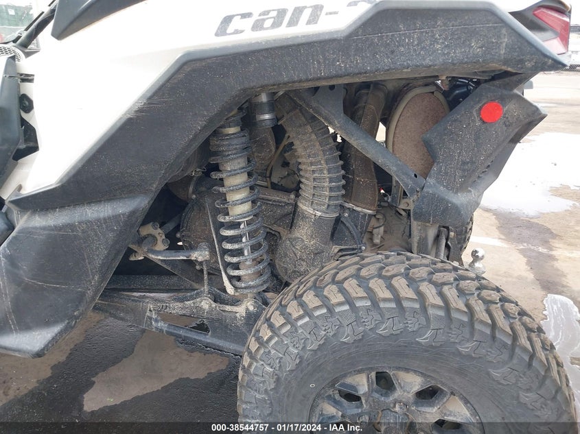 VIN 3JBVGAY41JK000584 2018 CAN-AM MAVERICK X3 TURBO