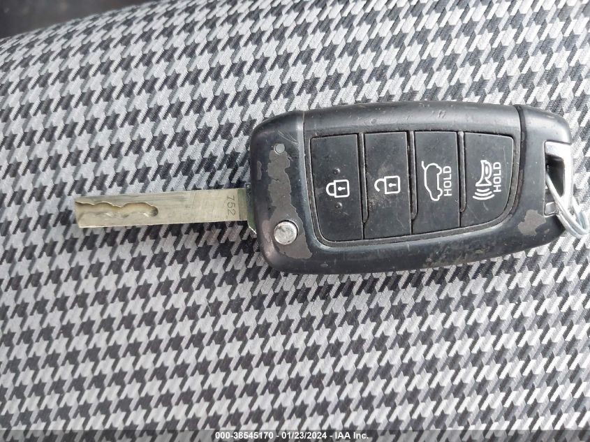2019 HYUNDAI KONA SE - KM8K12AA6KU341595