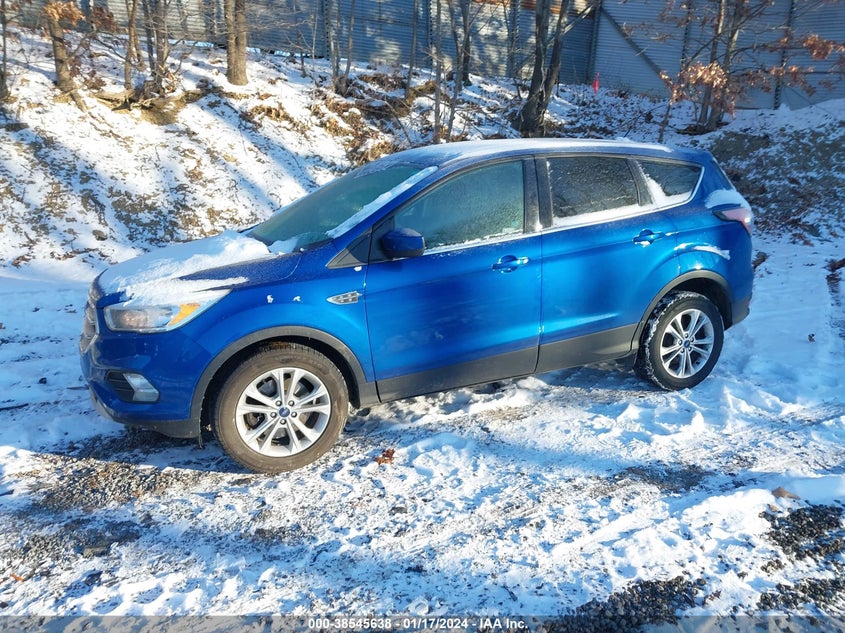 VIN 1FMCU9GDXHUD17377 2017 FORD ESCAPE SE