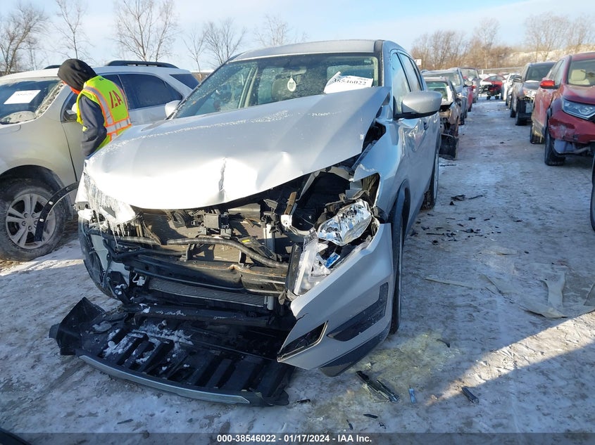 VIN KNMAT2MV7JP576819 2018 NISSAN ROGUE S/SV