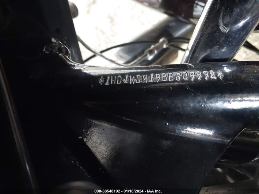 2011 HARLEY-DAVIDSON FLTRU - 1HD1KGM19BB609992