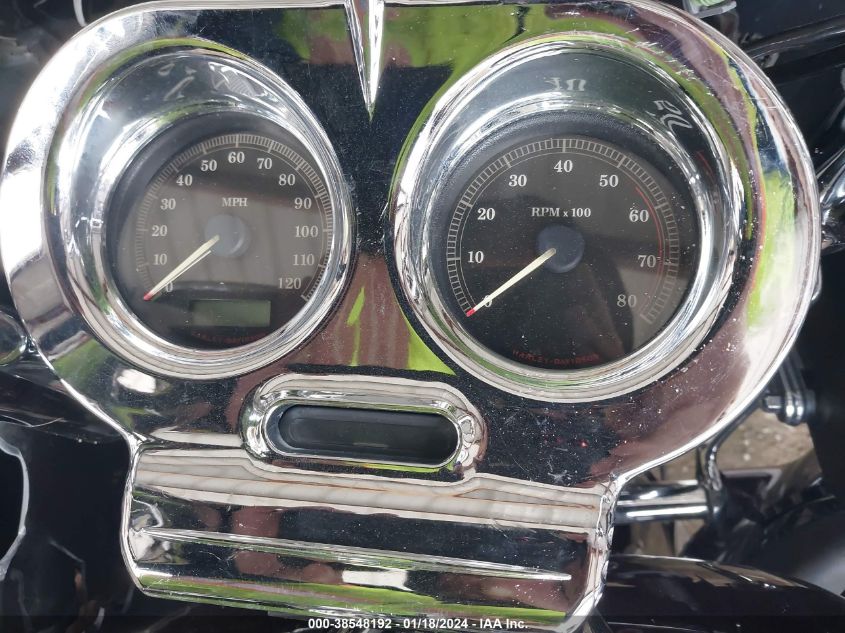 2011 HARLEY-DAVIDSON FLTRU - 1HD1KGM19BB609992