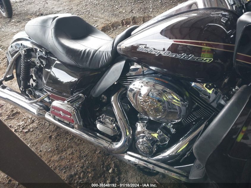 2011 HARLEY-DAVIDSON FLTRU - 1HD1KGM19BB609992