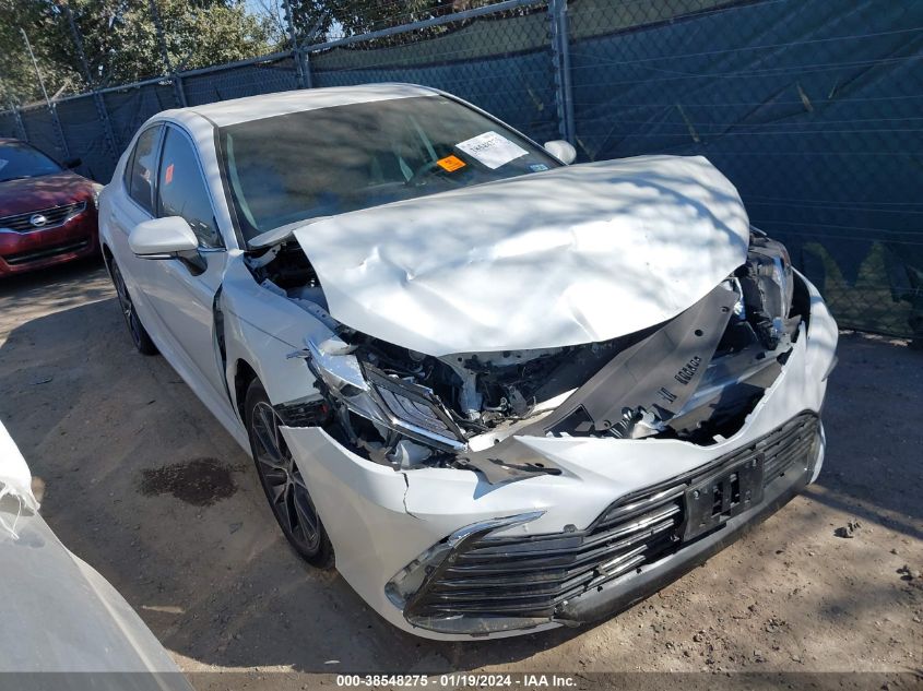 2021 TOYOTA CAMRY XLE - 04T1F11AK8MU47629