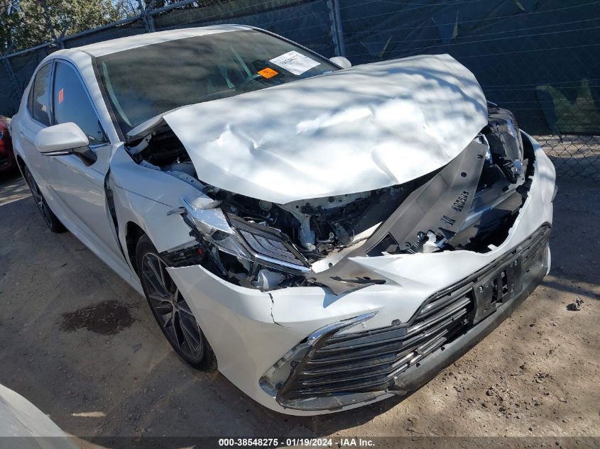 2021 TOYOTA CAMRY XLE - 04T1F11AK8MU47629
