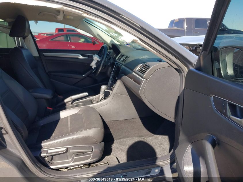 2017 VOLKSWAGEN PASSAT R-LINE - 1VWDT7A38HC008980