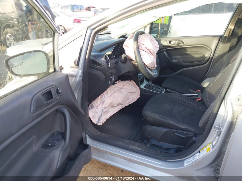 VIN 3FADP4BJ8JM109644 2018 FORD FIESTA SE