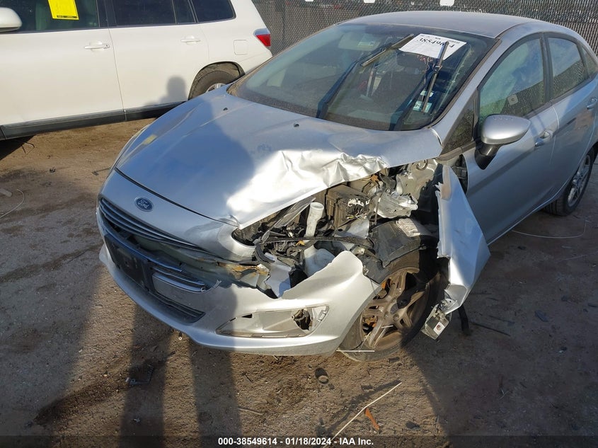 VIN 3FADP4BJ8JM109644 2018 FORD FIESTA SE