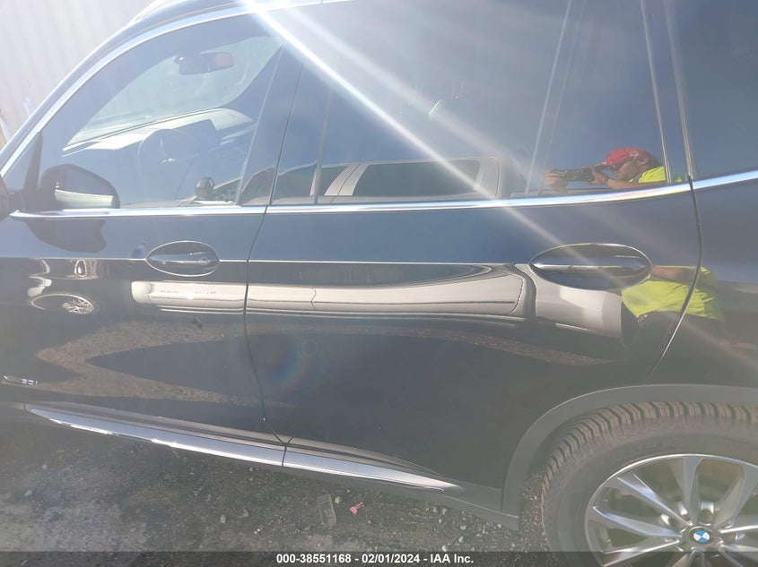 VIN 5UXTR9C52JLD57857 2018 BMW X3 XDRIVE30I