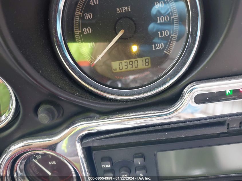 2010 HARLEY-DAVIDSON FLHTCU - 1HD1FC411AB661175
