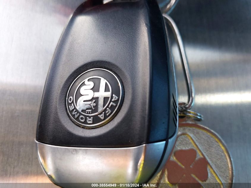 2019 ALFA ROMEO GIULIA TI SPORT CARBON AWD - ZARFANBN6K7605590