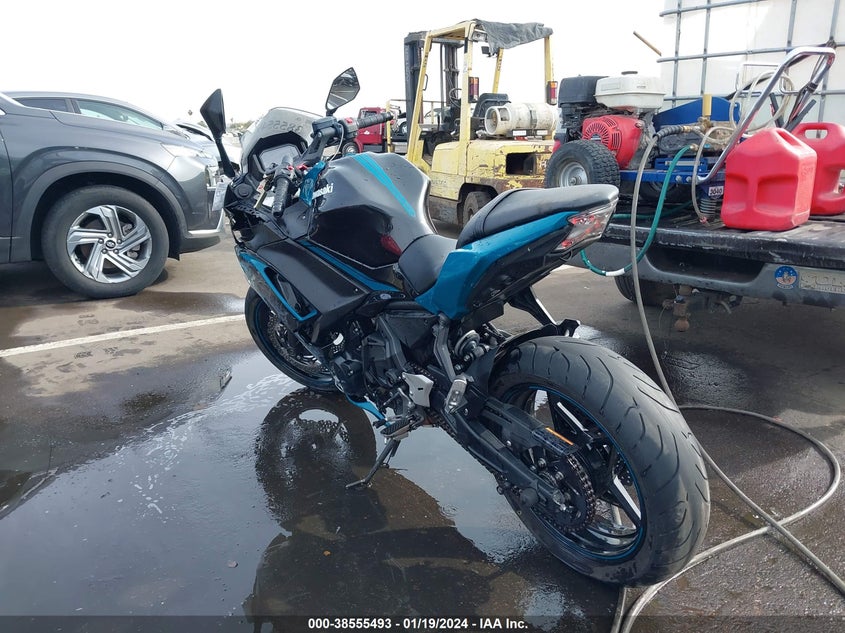 VIN ML5EXEM15MDA30639 2021 KAWASAKI EX650 M
