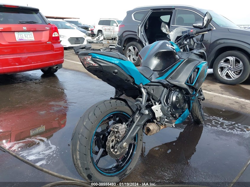 VIN ML5EXEM15MDA30639 2021 KAWASAKI EX650 M