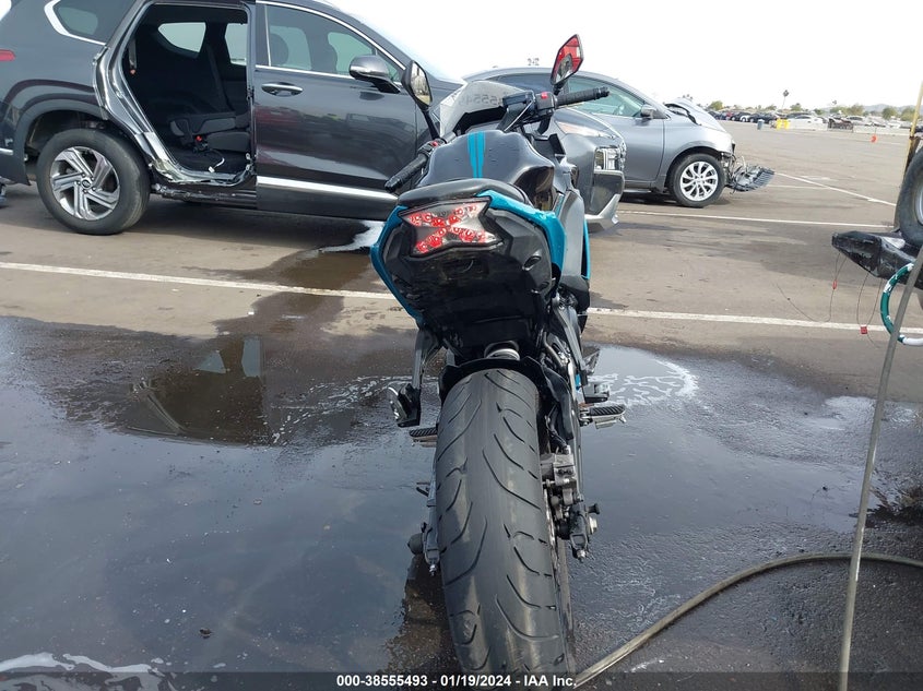 VIN ML5EXEM15MDA30639 2021 KAWASAKI EX650 M