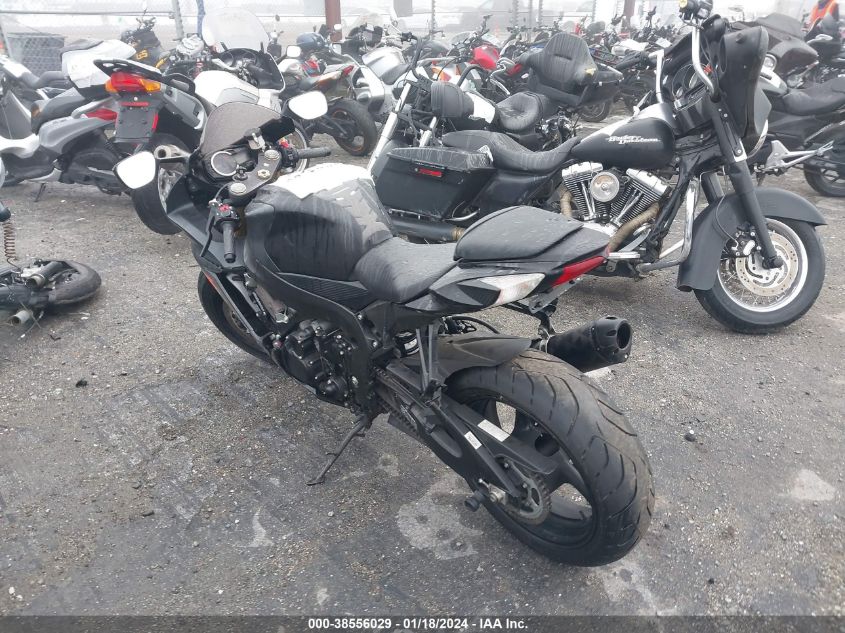 2016 SUZUKI GSX-R750 - JS1GR7MA3G2101235