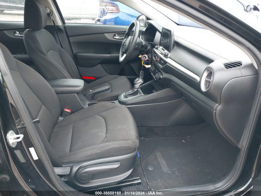 VIN 3KPF24AD2KE088279 2019 KIA FORTE LXS
