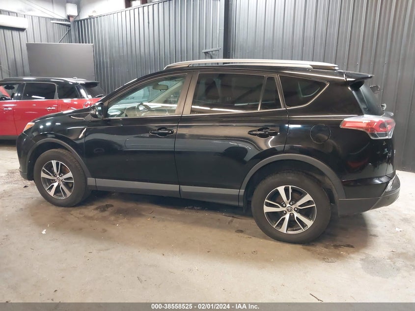 VIN 2T3RFREV8HW595816 2017 TOYOTA RAV4 XLE