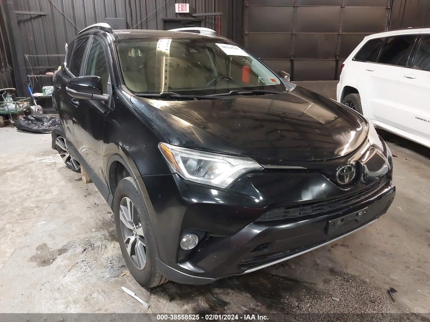 VIN 2T3RFREV8HW595816 2017 TOYOTA RAV4 XLE