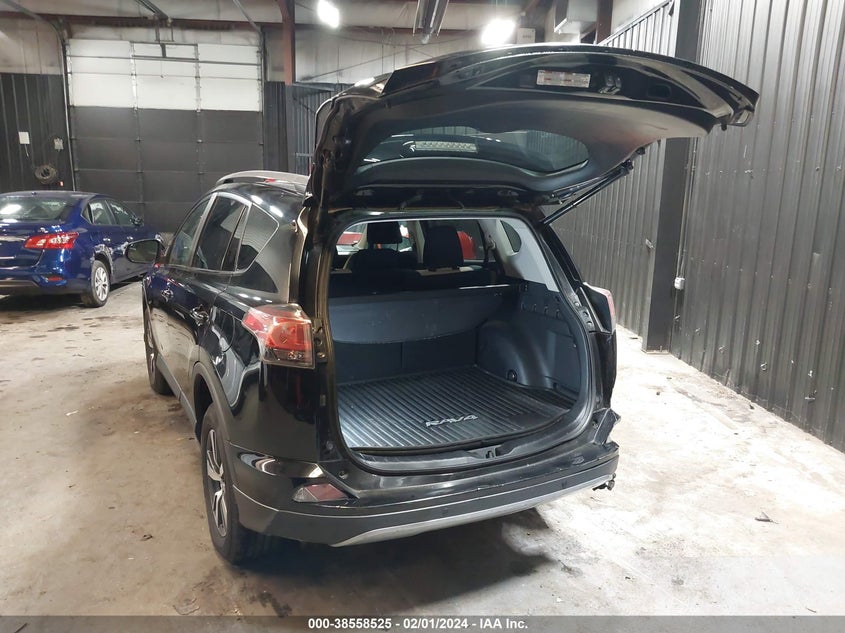 VIN 2T3RFREV8HW595816 2017 TOYOTA RAV4 XLE