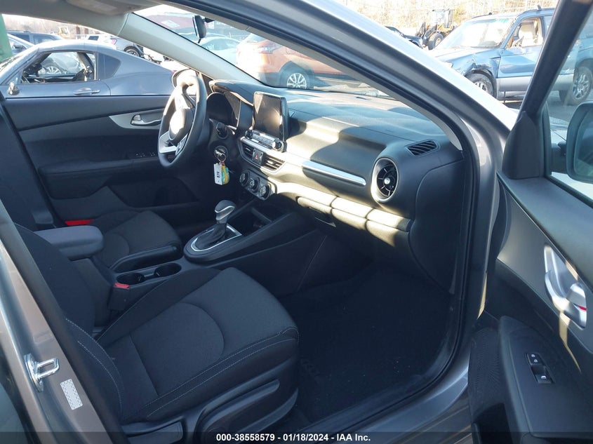 VIN 3KPF24AD6PE615909 2023 KIA FORTE LXS