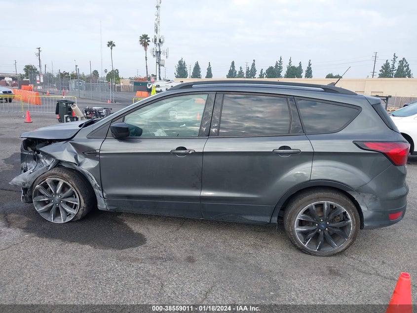 VIN 1FMCU0GD6KUA71964 2019 FORD ESCAPE SE