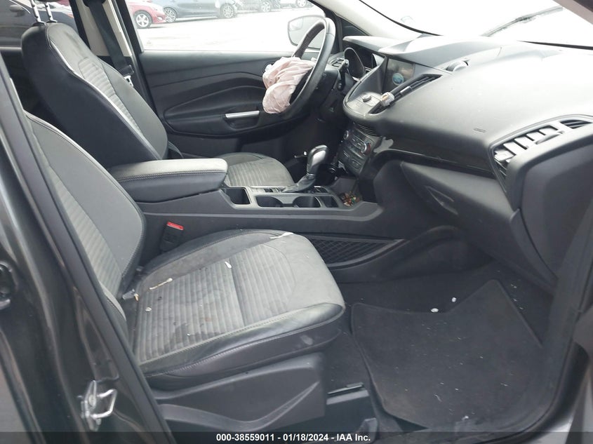 VIN 1FMCU0GD6KUA71964 2019 FORD ESCAPE SE