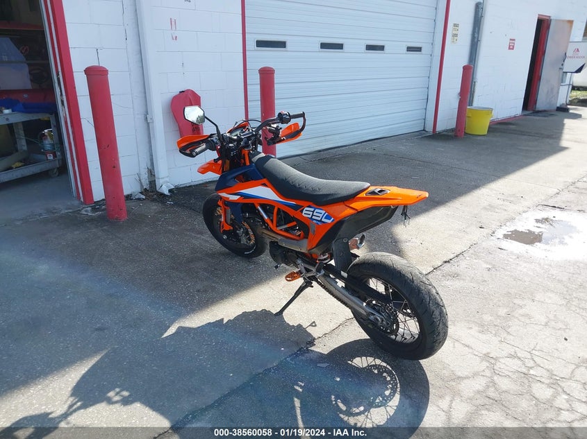 VIN VBKLSV403PM751304 2023 KTM 690 SMC R