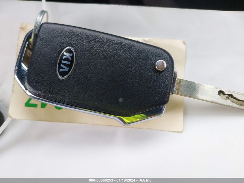 VIN KNDCB3LC2L5438864 2020 KIA NIRO LX