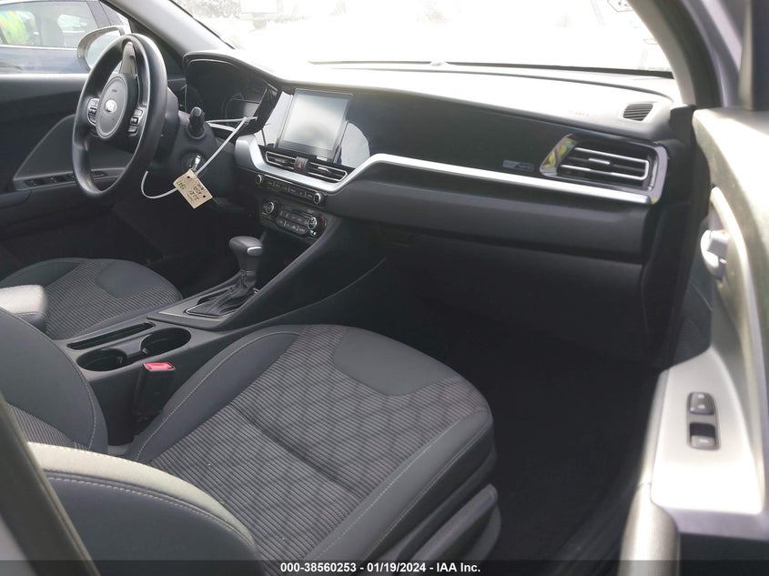 VIN KNDCB3LC2L5438864 2020 KIA NIRO LX