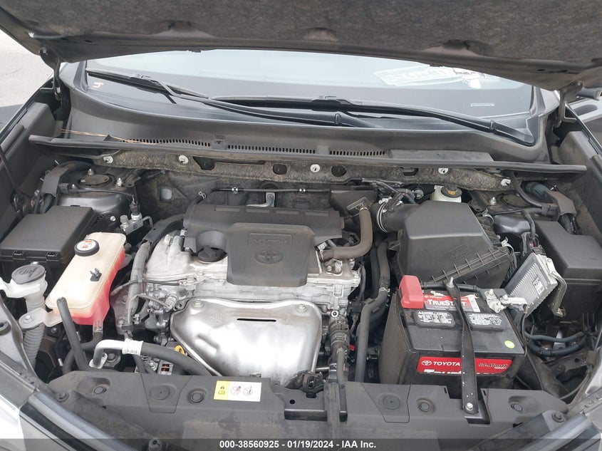 VIN JTMNFREV1JJ150594 2018 TOYOTA RAV4 SE