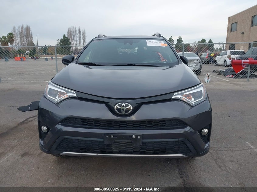 VIN JTMNFREV1JJ150594 2018 TOYOTA RAV4 SE