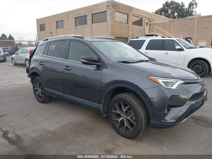 VIN JTMNFREV1JJ150594 2018 TOYOTA RAV4 SE