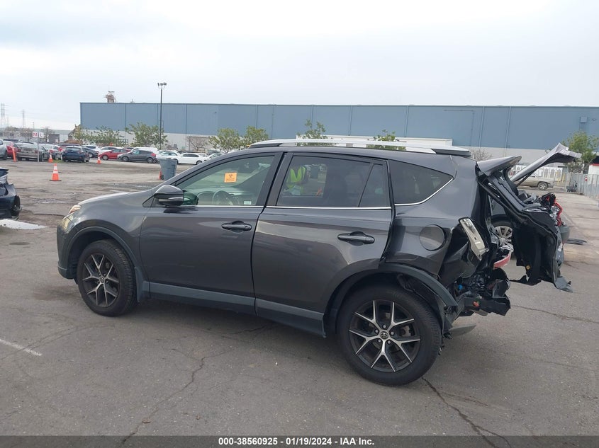 VIN JTMNFREV1JJ150594 2018 TOYOTA RAV4 SE